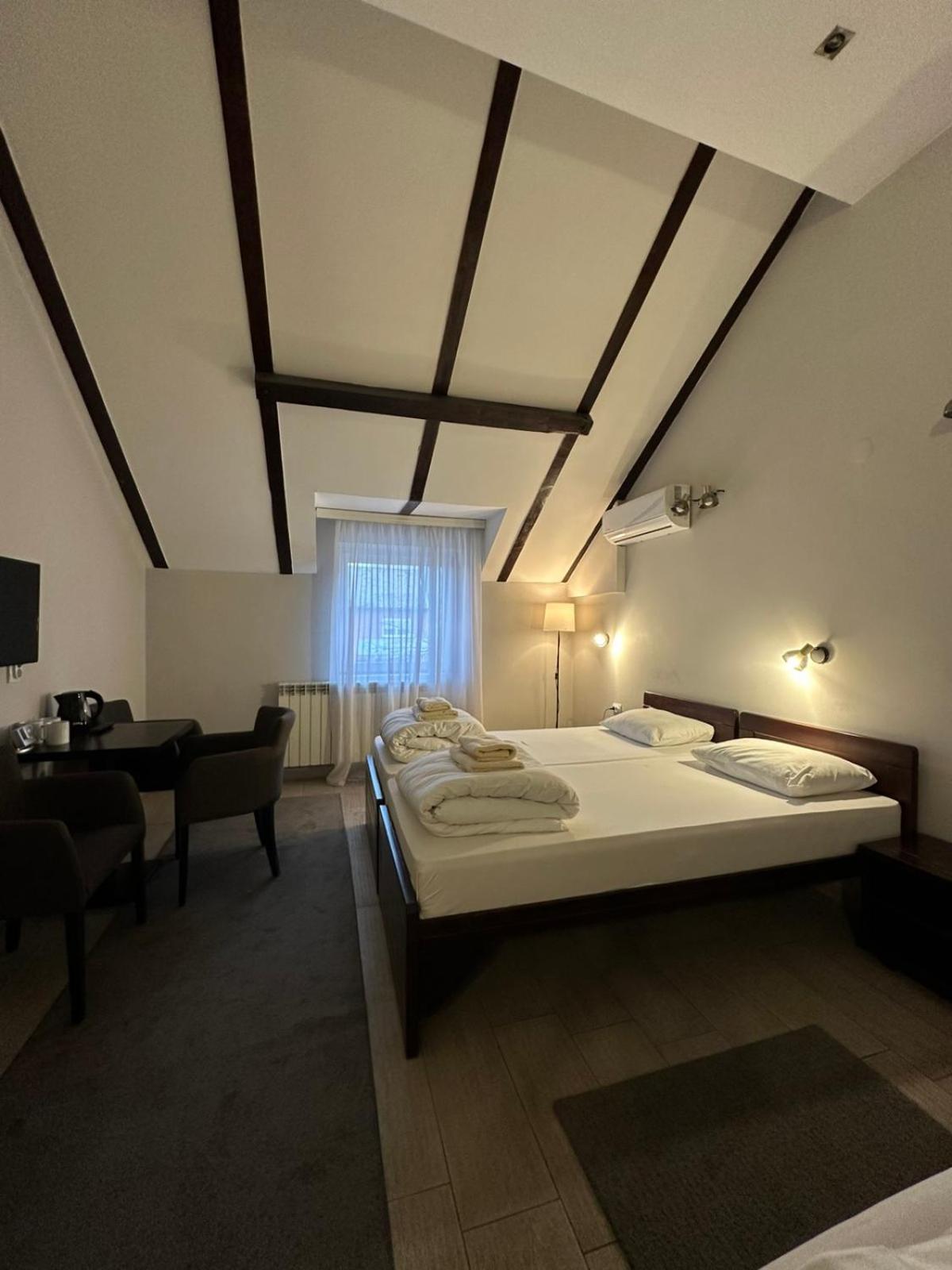 Apartments & Accommodation Stojic Novi Sad Bilik gambar