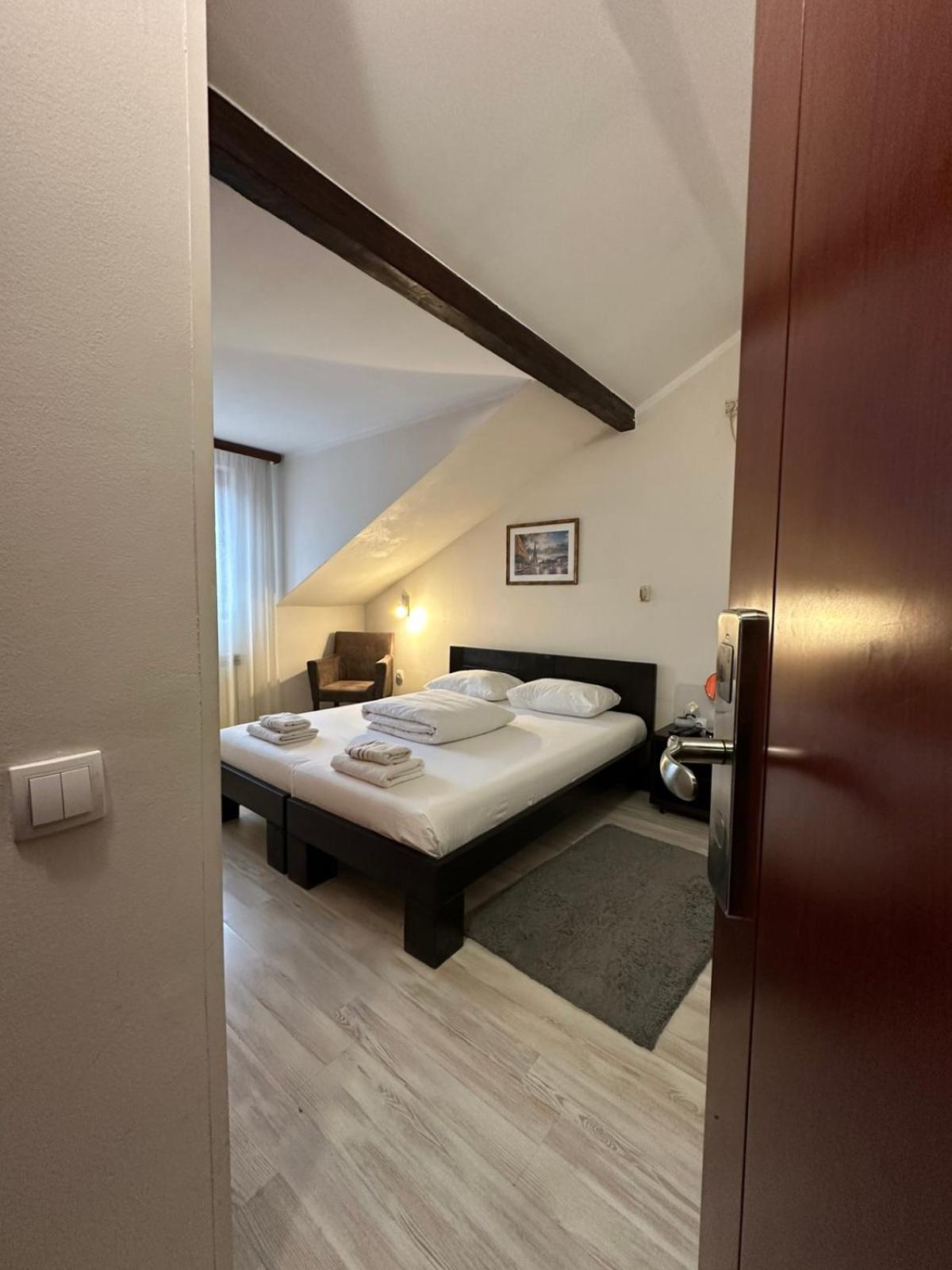 Apartments & Accommodation Stojic Novi Sad Bilik gambar